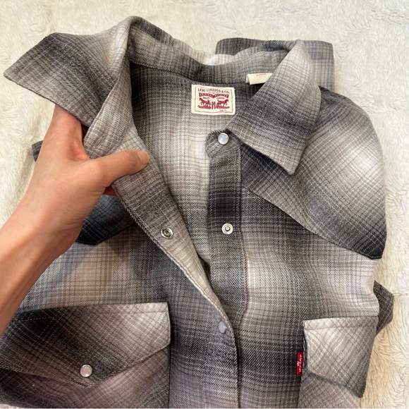Levi Strauss - Western Style Gray Plaid Long Sleeved Button Up Flannel Shirt - Picture 5 of 12